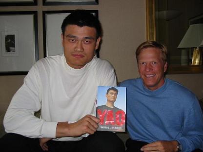 Yao was in New York 9/27 thru 9/29 promoting his new book, 'Yao: A Life in Two Worlds' along with author Ric Bucher. YaoMingFanClub.com had an exclusive interview with both Yao and Ric. Read the interview below. 